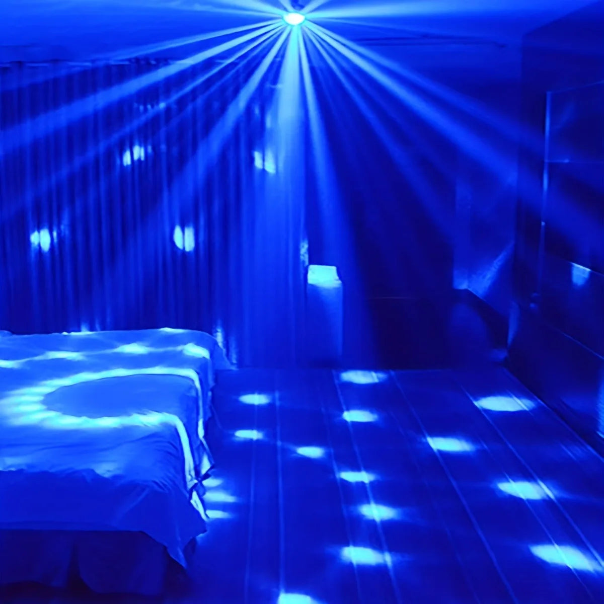 Disco Ball LED RGB – Lampe de Soirée Rotative à Effets Sonores | Idéal Mariages, Anniversaires, Fêtes