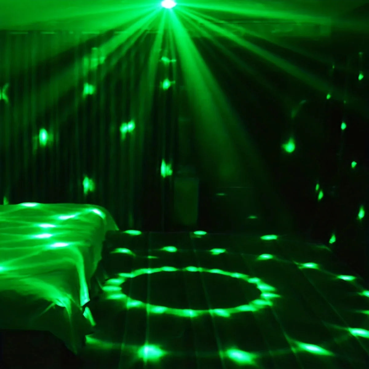 Disco Ball LED RGB – Lampe de Soirée Rotative à Effets Sonores | Idéal Mariages, Anniversaires, Fêtes